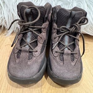 2019 Yeezy Season 7 Desert Boot
'Cinder' kids size 11